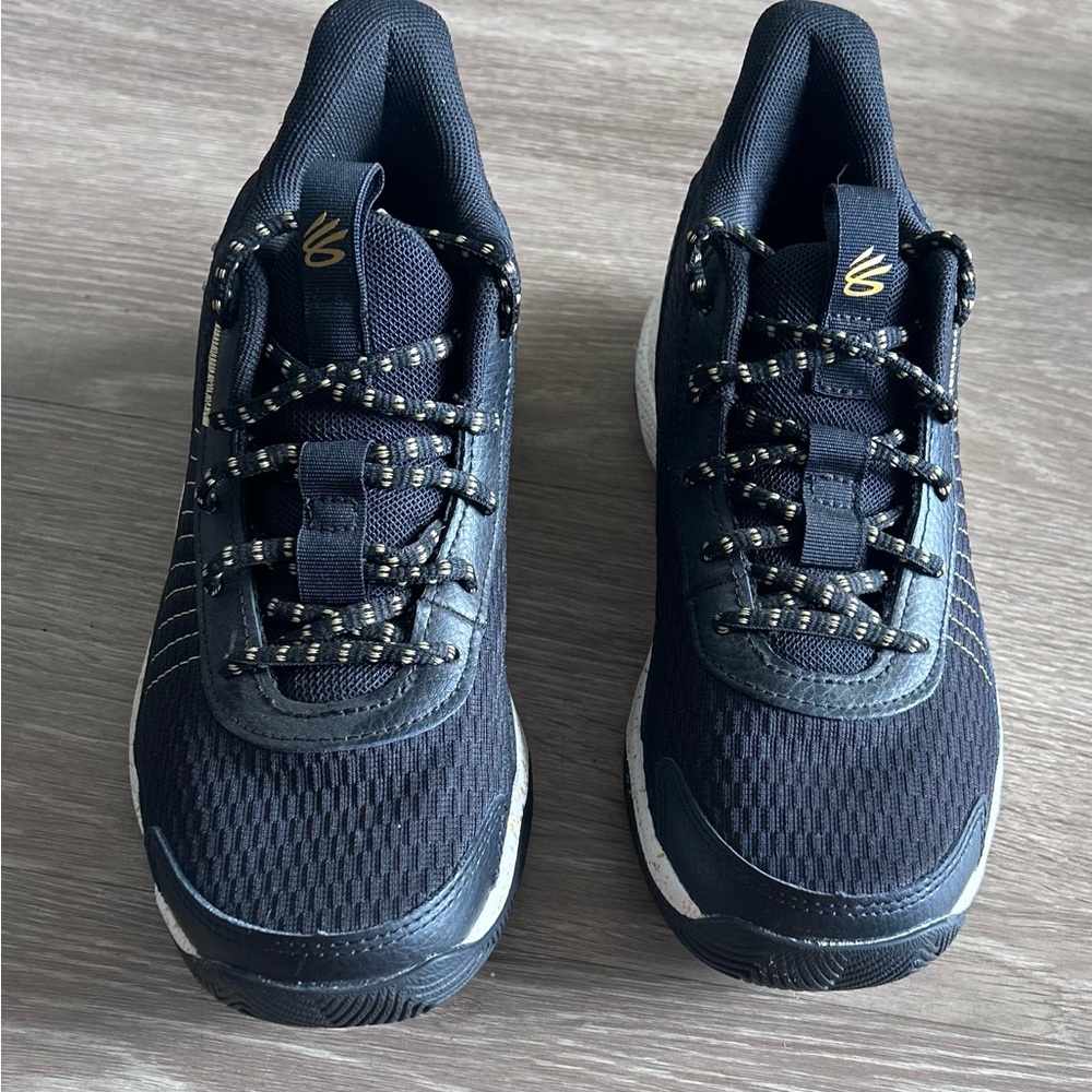 Under Armour Curry 3Z7 'Black White' - kids size 4Y